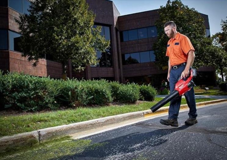 Milwaukee M18 FUEL 120 MPH 450 CFM 18Volt Lithium Ion Brushless Cordless Handheld Blower Battery Sold Separately